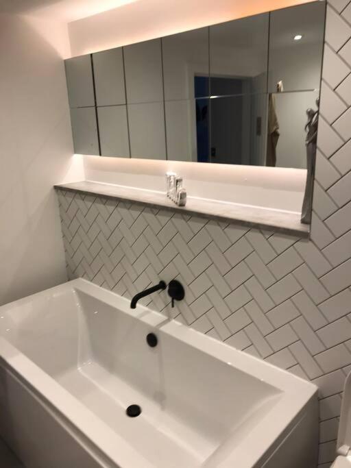Apartament New Town House With *Free Allocated Parking* Okręg wyborczy Hove Zewnętrze zdjęcie